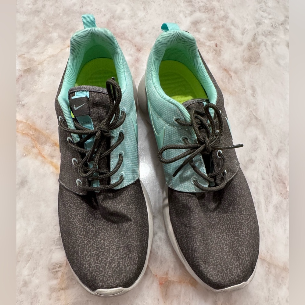 Like New Nike Shoes Women’s 8